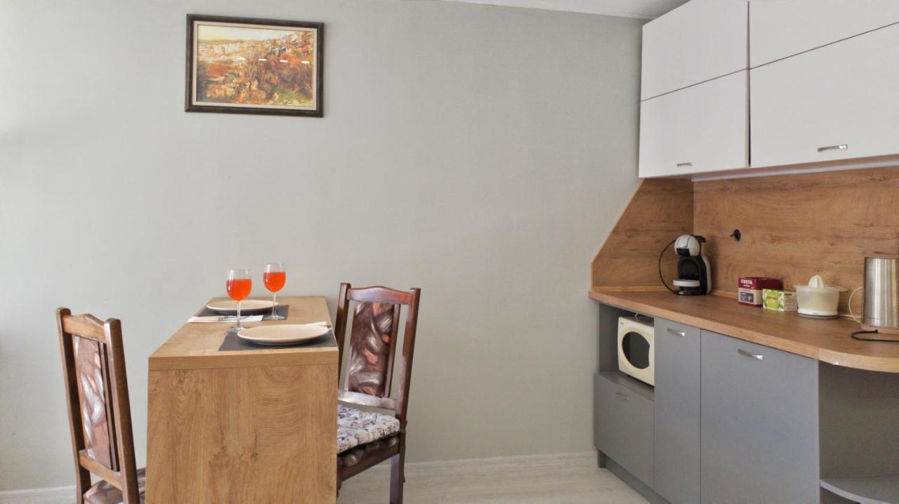 Cozy Studio Near The Park With Huge Verandah. Veliko Tŭrnovo Exterior foto